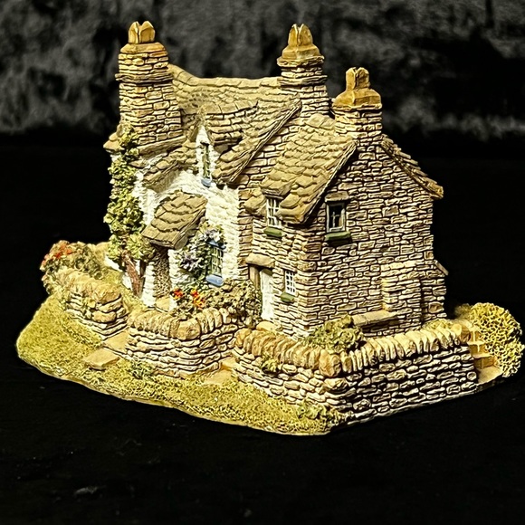 Lilliput Lane | Puffin Row | England Collection - Picture 5 of 16